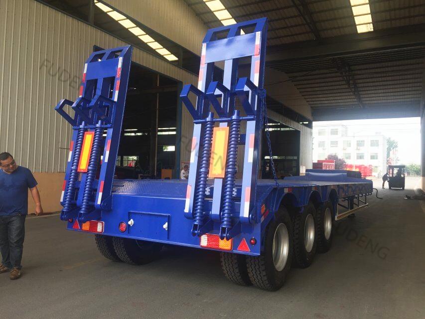 Tri axles 60 tons cat 7 transport lowdeck semi trailer1