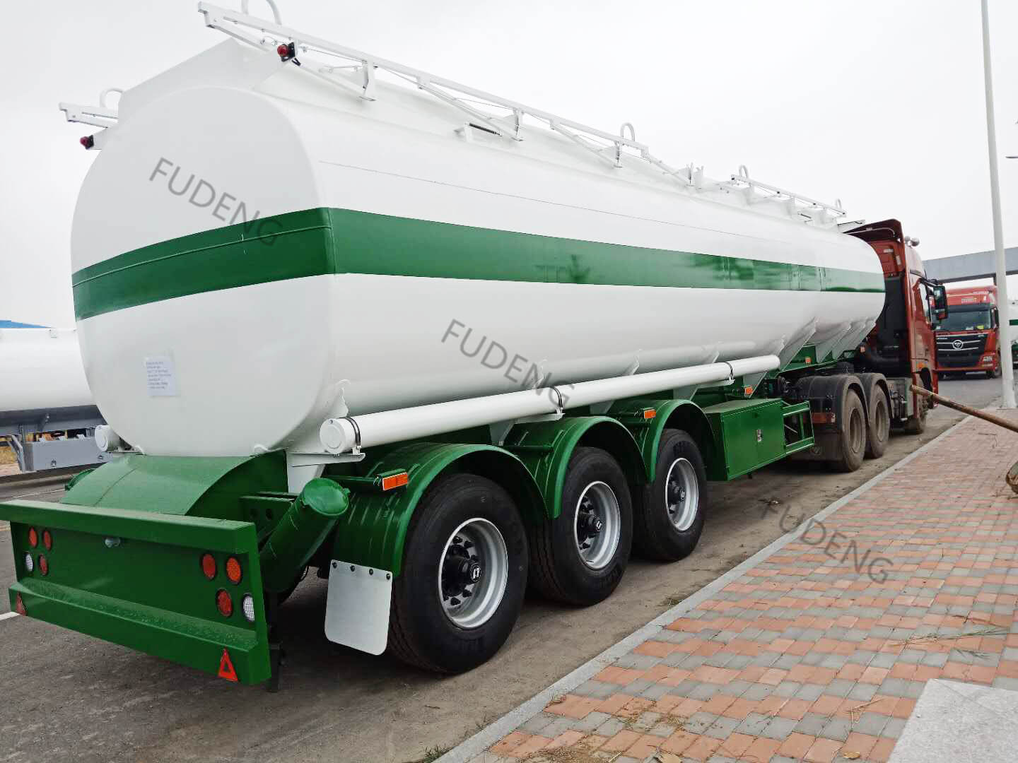 42000 Litre Fuel Tanker Trailer With 4 Compartments (1)