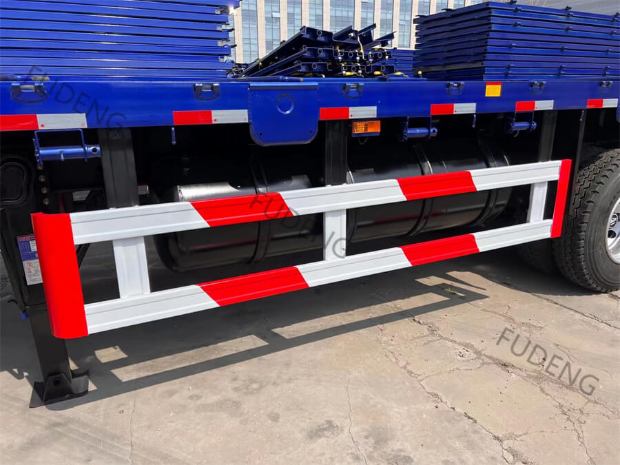 3 Axles Flatbed Trailer with Front Board05