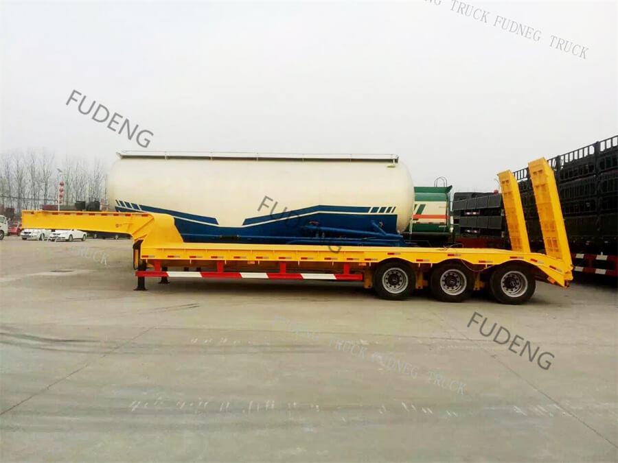 Heavy Duty Tri Axles Low Bed Trailer for Sale